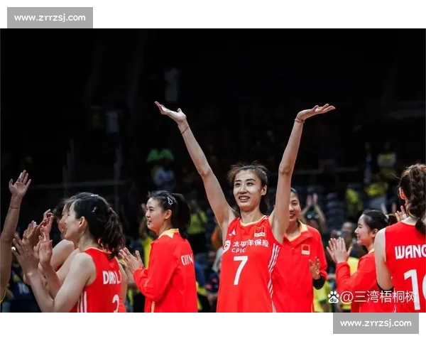 中国女排鏖战塞尔维亚 展现顽强拼搏精神夺胜利